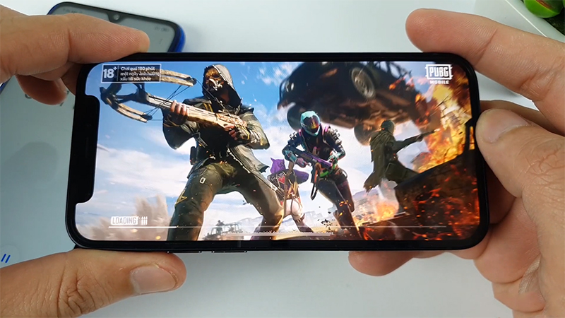 Chơi game tr&ecirc;n iPhone 12 mini